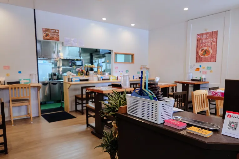 沖縄那覇店内装