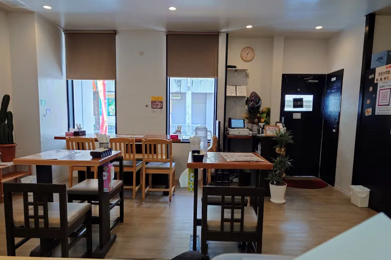 沖縄那覇店内装